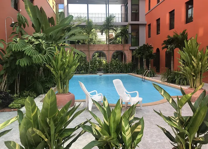 Hotel Baansuanprannok 4*