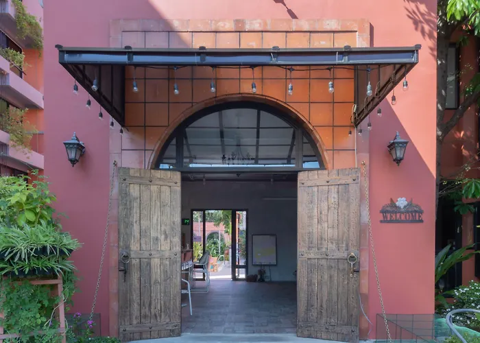 Baansuanprannok Hotel 4*